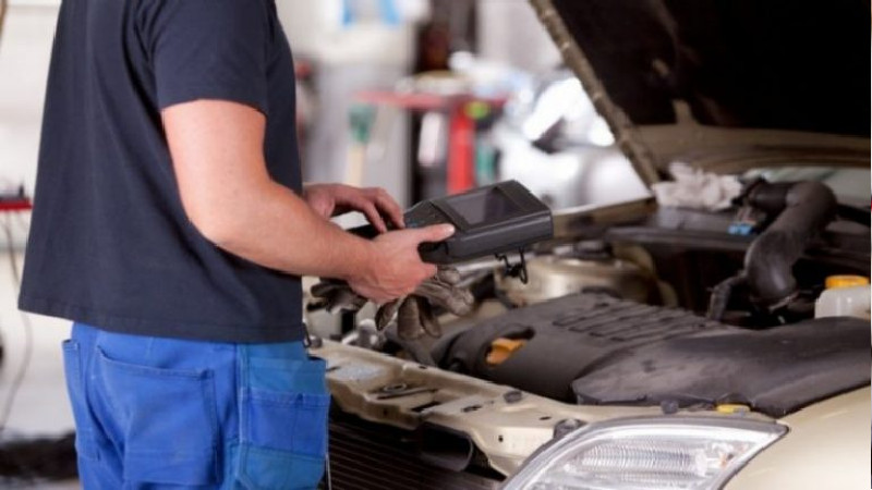 Recognizing Smells From Your Vehicle and When to Get Repairs in Arizona